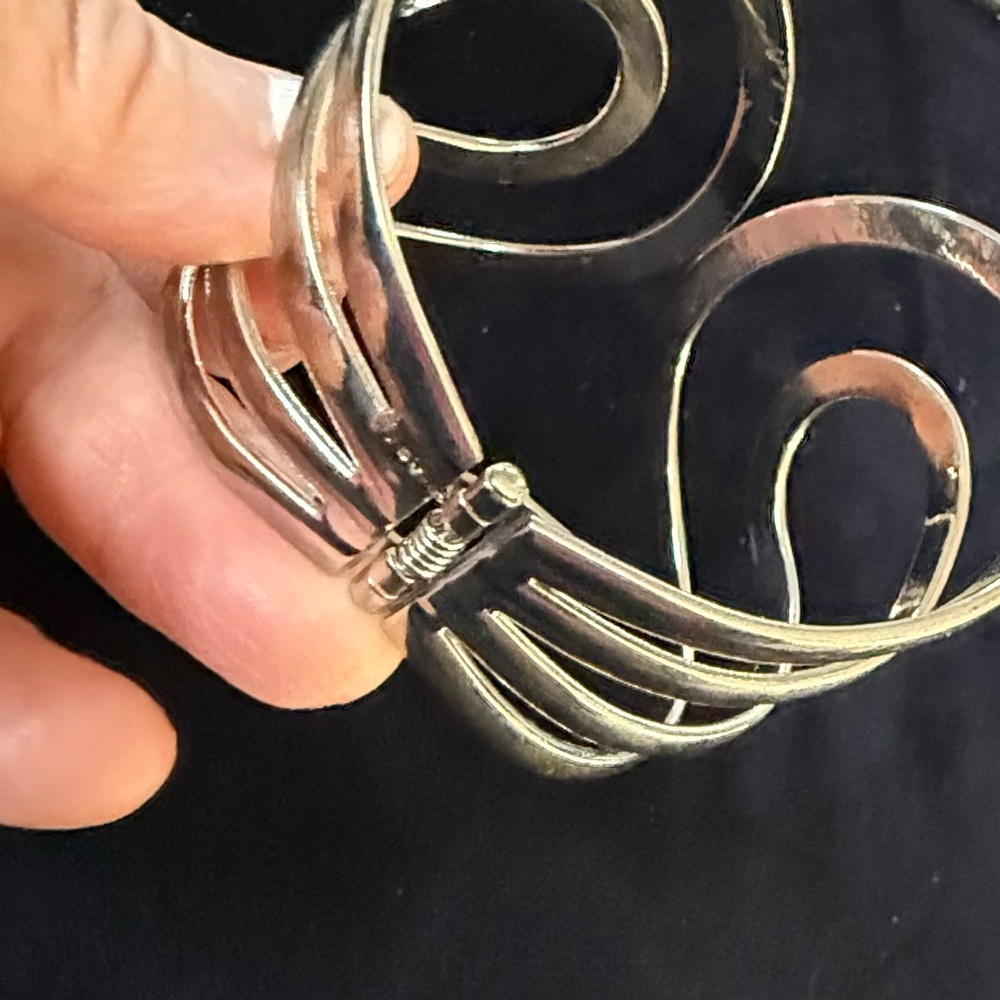 Elegant Silver Swirl Bracelet